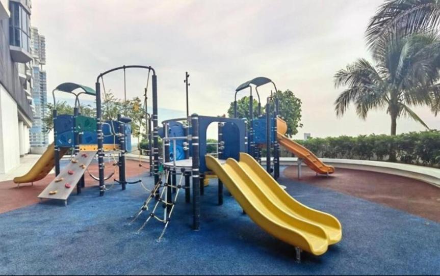 Almas Suites Poolview Netflix 100Mbps Bystay Nusajaya  Buitenkant foto