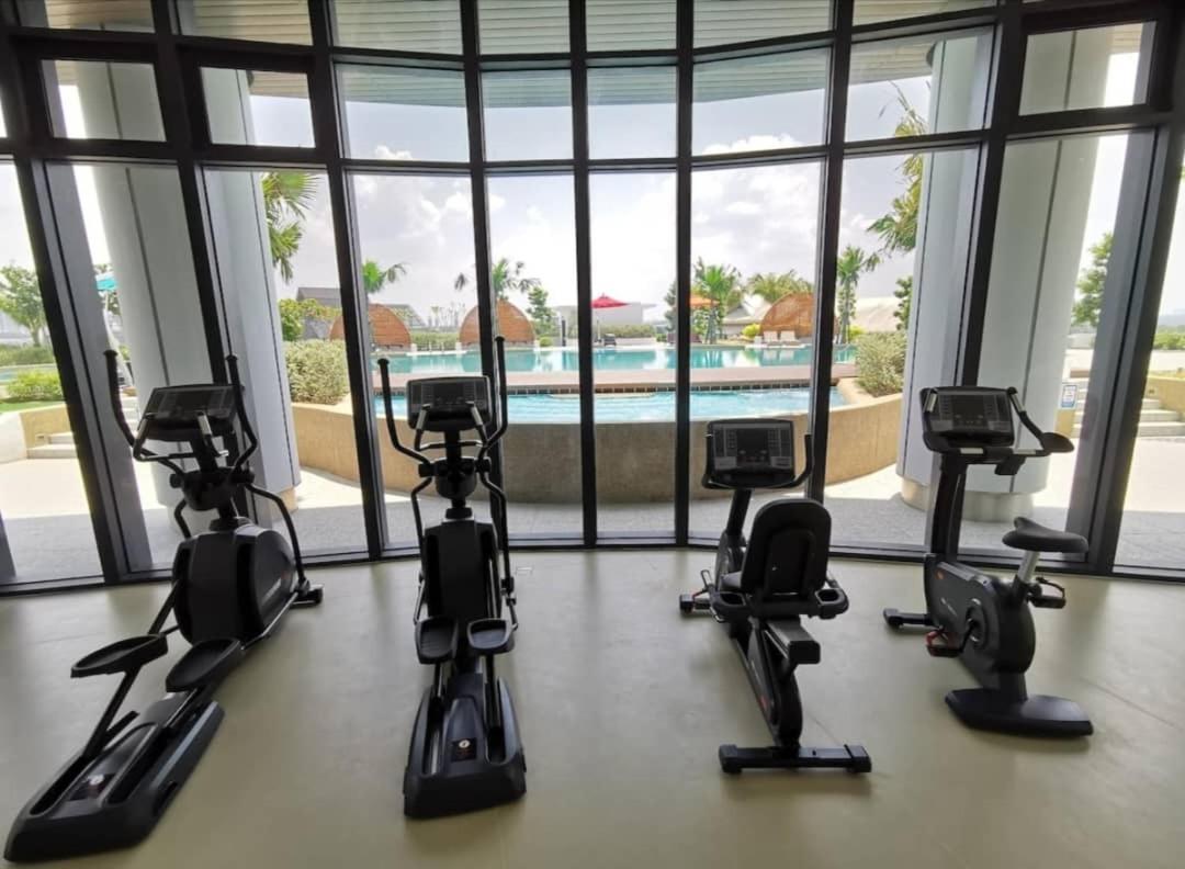 Almas Suites Poolview Netflix 100Mbps Bystay Nusajaya  Buitenkant foto