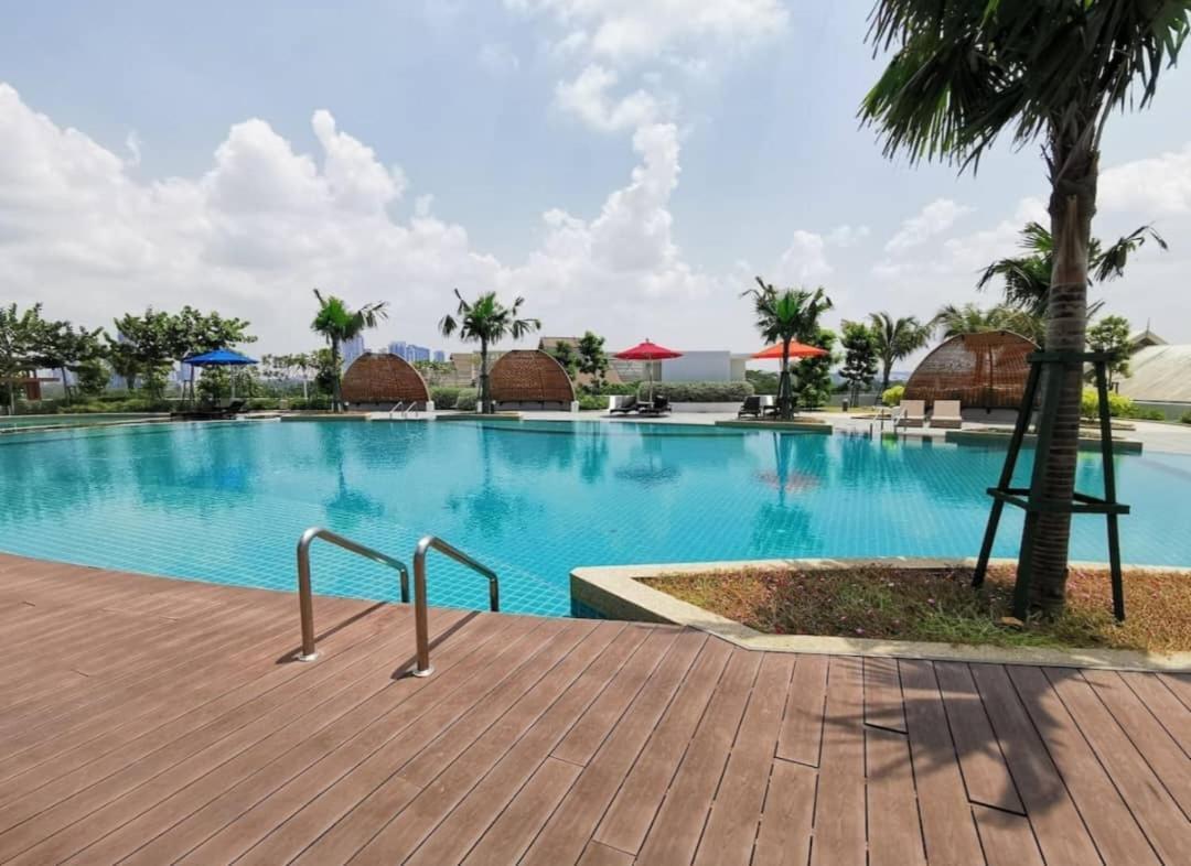Almas Suites Poolview Netflix 100Mbps Bystay Nusajaya  Buitenkant foto