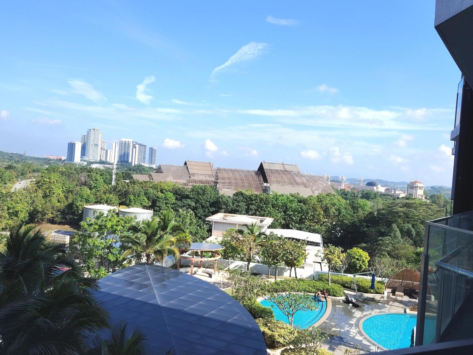 Almas Suites Poolview Netflix 100Mbps Bystay Nusajaya  Buitenkant foto